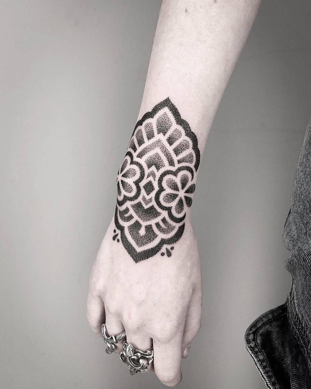 b体育：
上海纹身 点刺图腾纹身图案(图14)