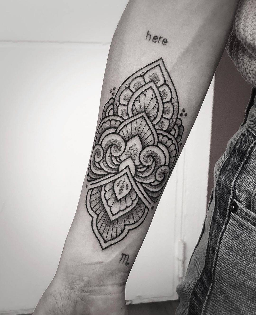 b体育：
上海纹身 点刺图腾纹身图案(图19)